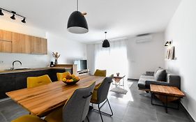 Spacious Apartment Nero With Free Parking